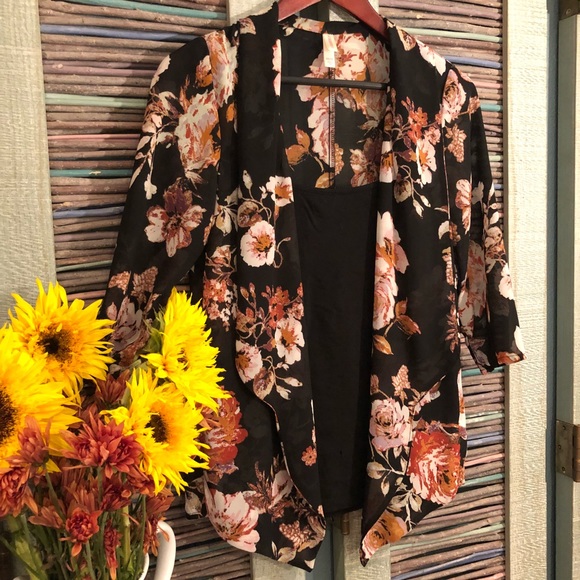 Fall floral blazer 🌻🍂 - Picture 1 of 5
